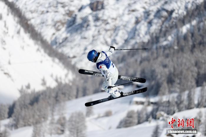 米兰冬奥自由式滑雪女子U型场地技巧：谷爱凌夺
