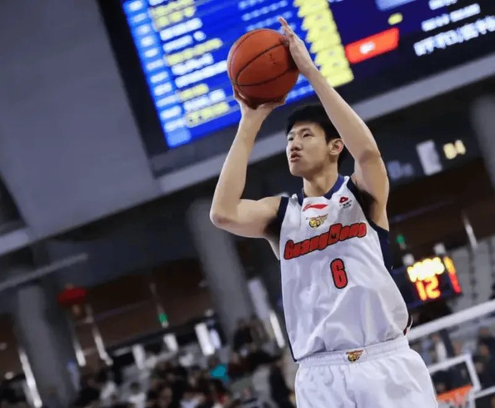 广东大胜吉林，麦考尔状态回升引关注