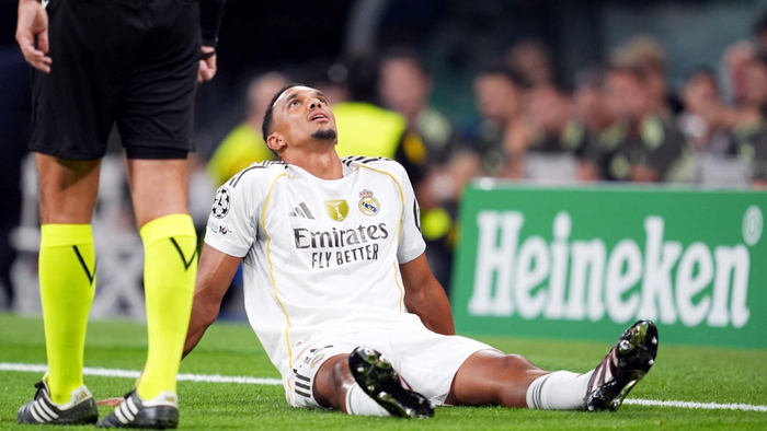 阿诺德遭双重打击：国家队落选+皇马替补处罚，